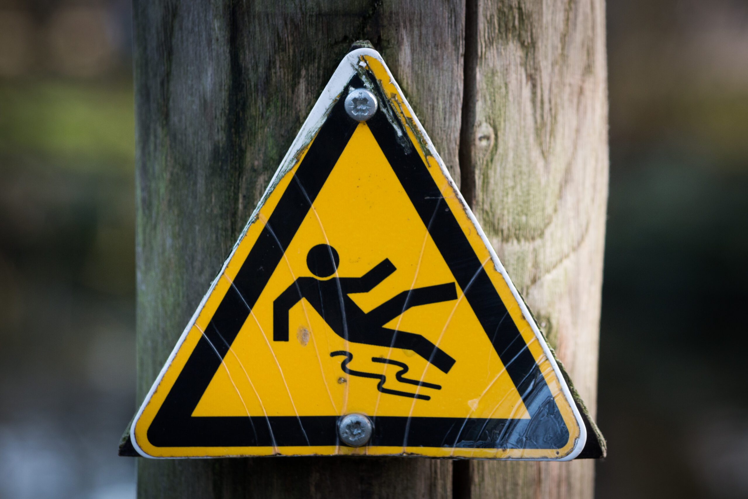 Yellow warning sign for slip and fall